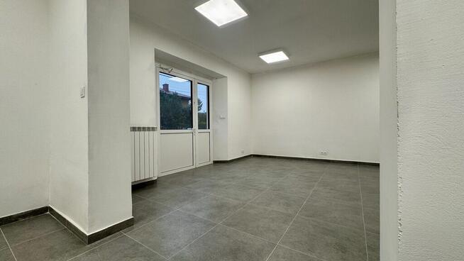 Jasny duży lokal użytkowy - Pobitno