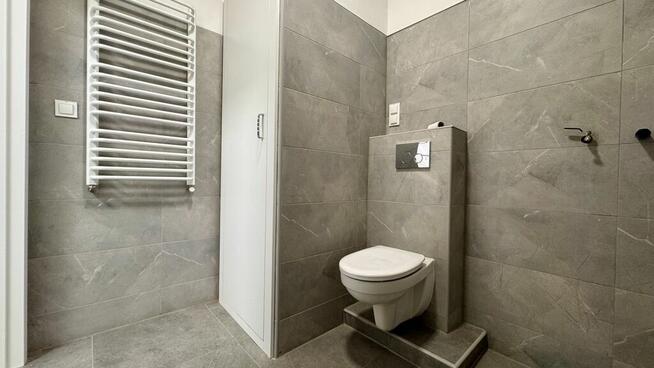 Jasny duży lokal użytkowy - Pobitno