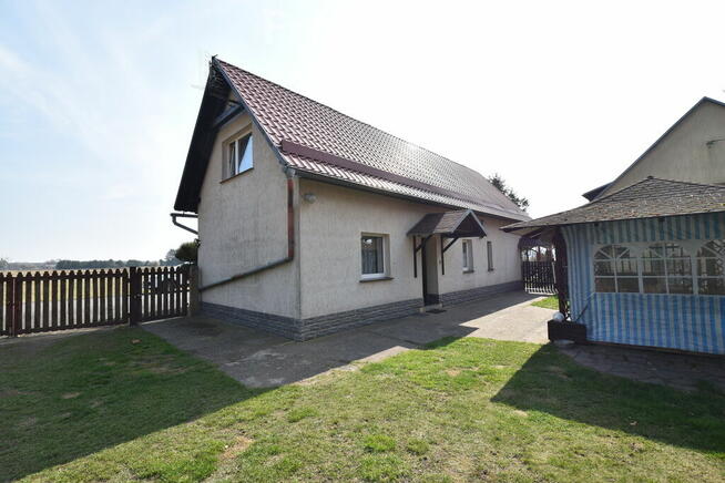 2 domy, 7 pokoi + 160 m2 b.gospodarcze, staw i las