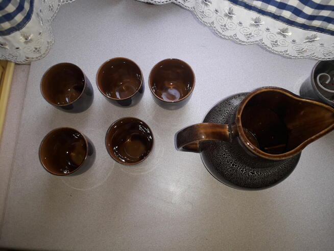 Zestaw ceramiki dzbany i kubki