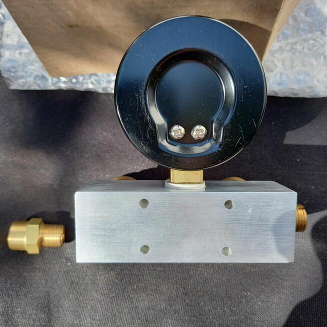 kolektor rozdzielacz pneumatyczny RECTUS manometr klasy 1.6