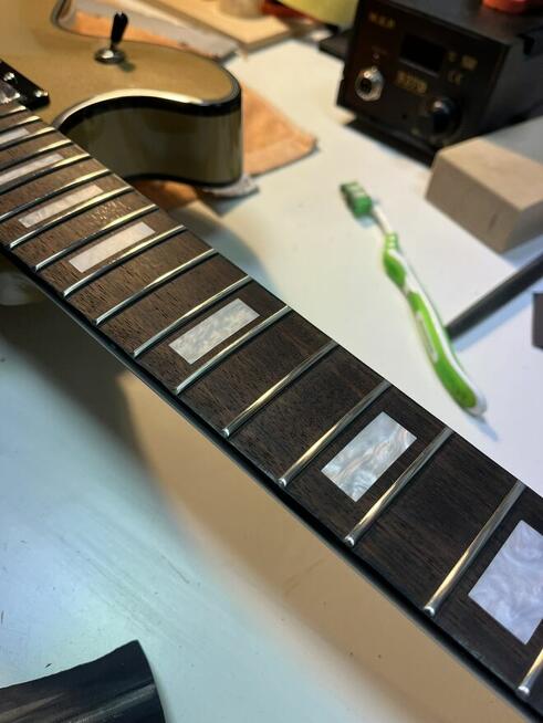 Serwis gitar klasycznych, akustycznych, elektrycznych, ukulele