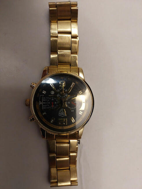 Zegarek z dużym cyferblatem