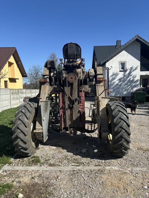 Ciągnik szczudłowy