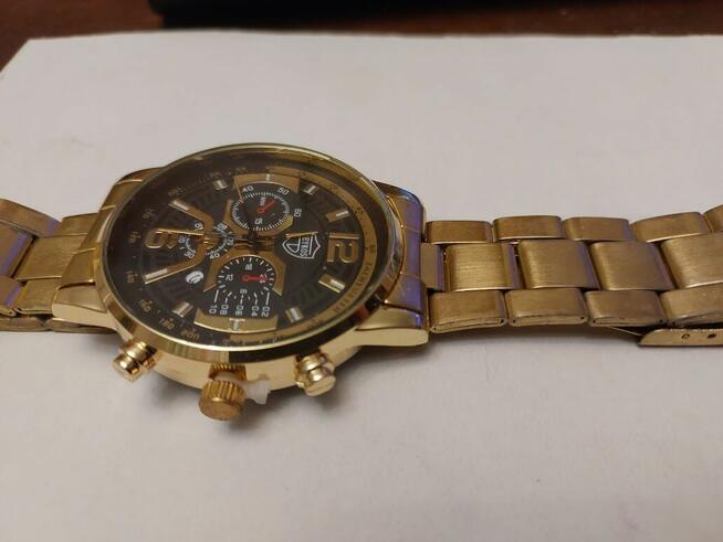 Zegarek z dużym cyferblatem