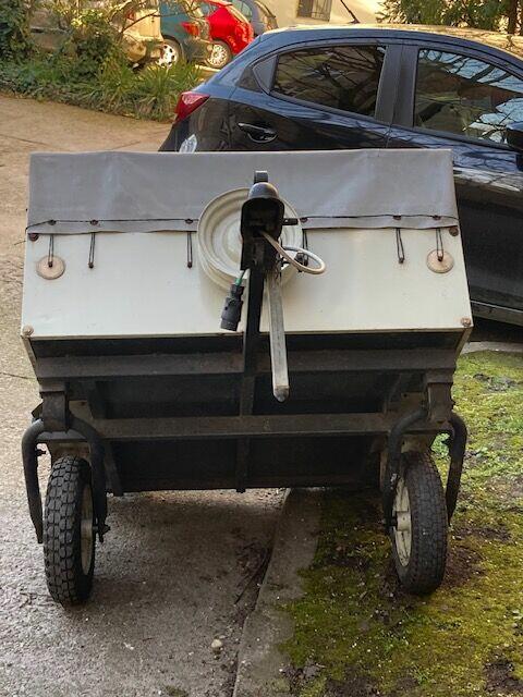 Przyczepka samochodowa.