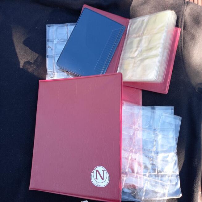 Klaser numizmatyczny BENSONS lata 1990 notes lata 1980 tworz