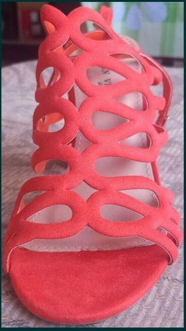 SANDAŁY NA OBCASACH