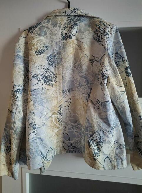 Sprzedam damską marynarkę