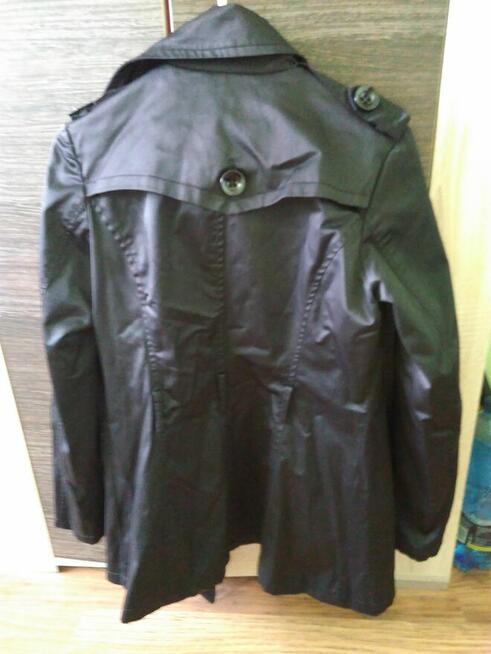 wiosenny płaszczyk w klasycznym czarnym kolorze, rozmiar 36