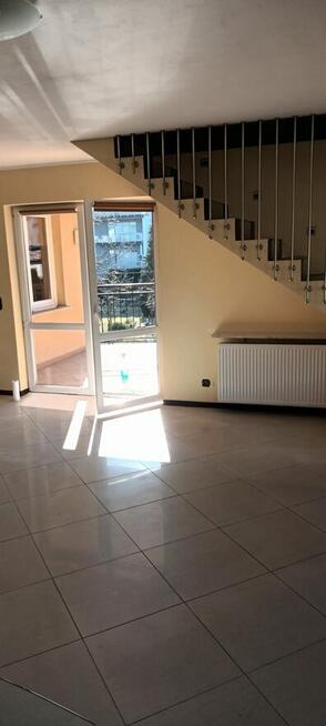 Wynajmę mieszkanie na 1 piętrze domu, z osobnym wejściem.