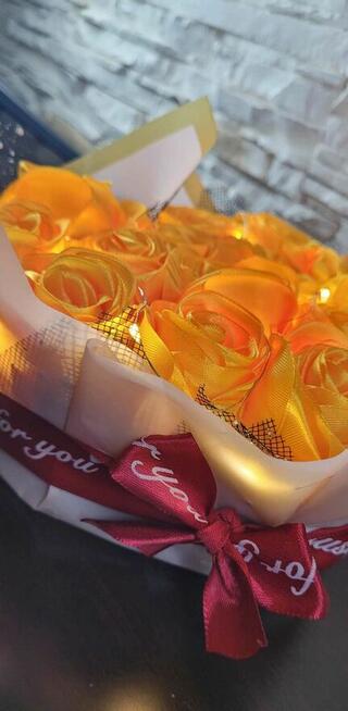 Bukiety ze wstążki satynowej/Boxy