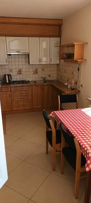 Wynajmę mieszkanie na 1 piętrze domu, z osobnym wejściem.