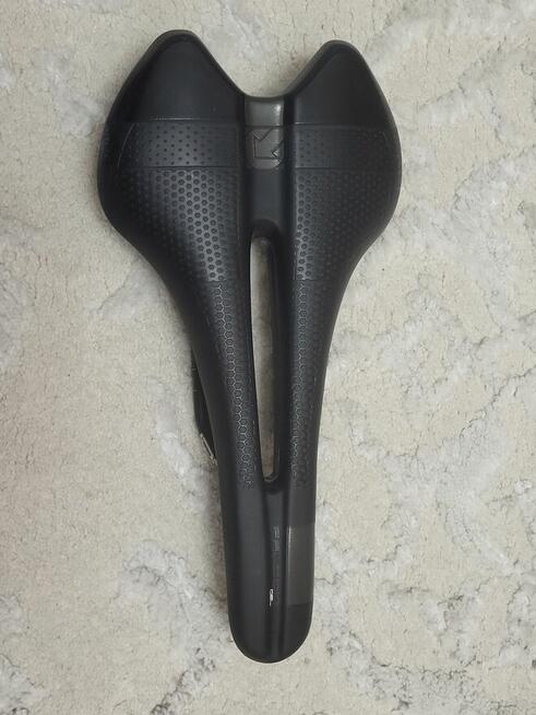 Siodełko PRO Falcon Gel czarne 142mm