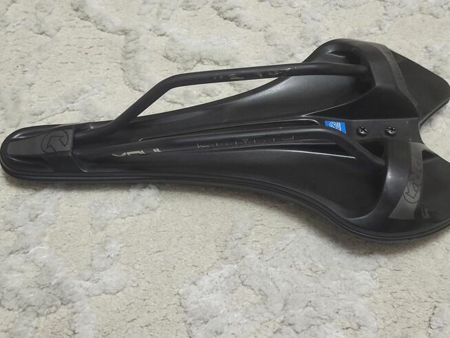Siodełko PRO Falcon Gel czarne 142mm