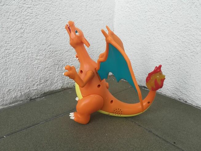 Pokemon figurka Charizard Deluxe mechaniczna marki Jazwares