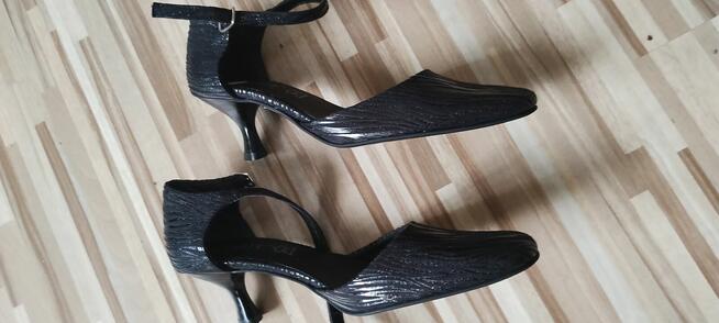 Czółenka damskie EXBUT – rozmiar 37