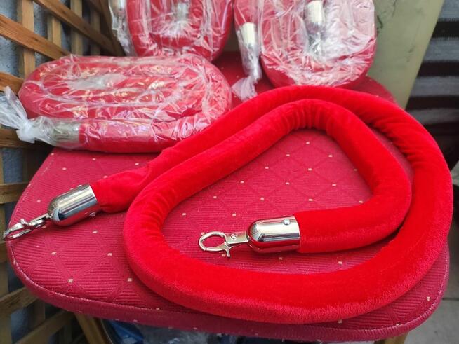 Lina czerwona linka do słupka do hotelu kina teatru sznur