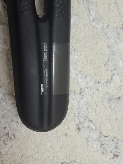 Siodełko PRO Falcon Gel czarne 142mm