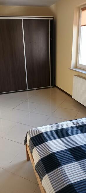 Wynajmę mieszkanie na 1 piętrze domu, z osobnym wejściem.