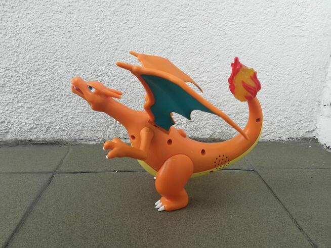 Pokemon figurka Charizard Deluxe mechaniczna marki Jazwares