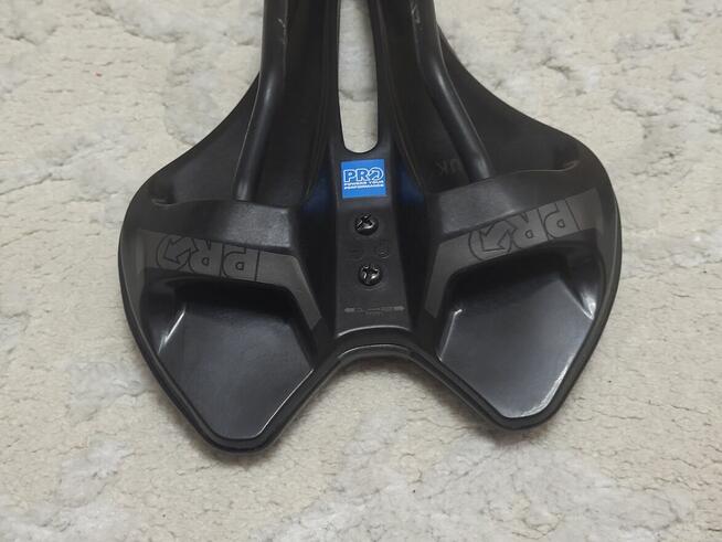 Siodełko PRO Falcon Gel czarne 142mm