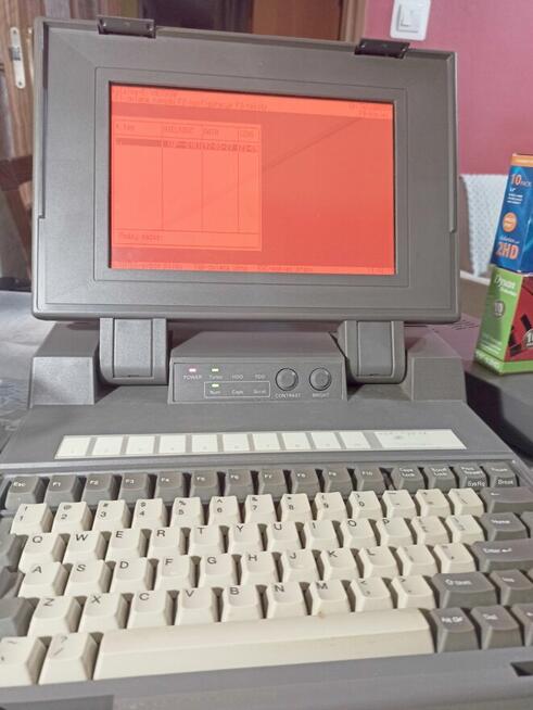 Zabytkowy laptop - Veridata Execulite 386S