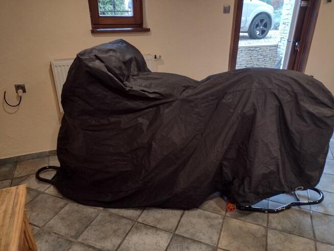 Pokrowiec motocyklowy.