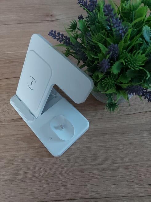 Wielofunkcyjna bezprzewodowa podstawka ładująca 3 w 1
