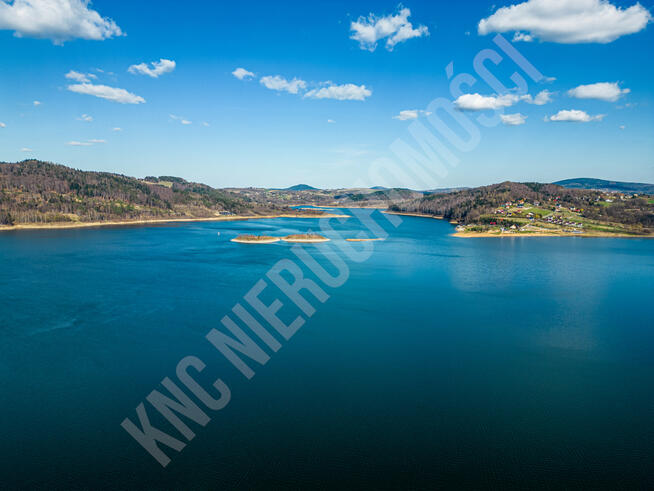 Budynki z widokiem na Jezioro Mucharskie