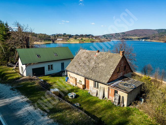 Budynki z widokiem na Jezioro Mucharskie