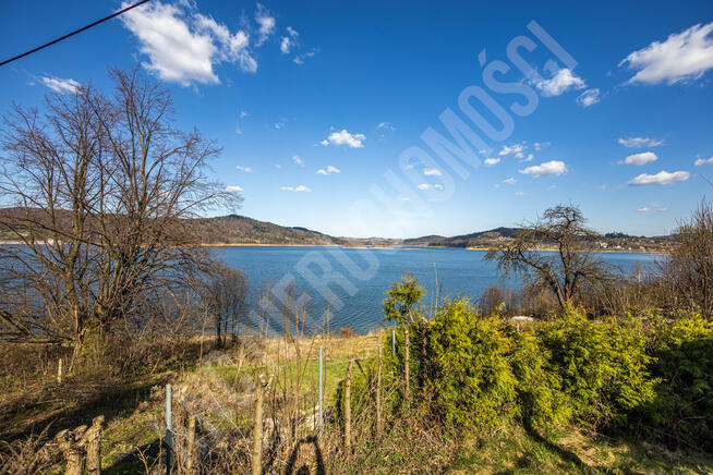 Budynki z widokiem na Jezioro Mucharskie
