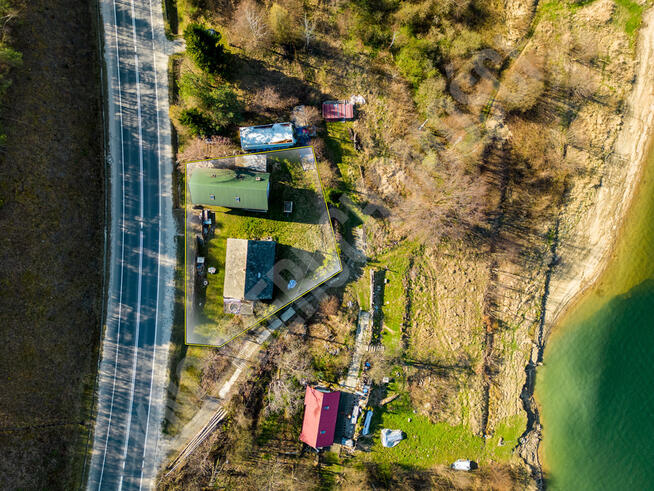 Budynki z widokiem na Jezioro Mucharskie