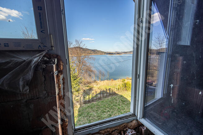 Budynki z widokiem na Jezioro Mucharskie