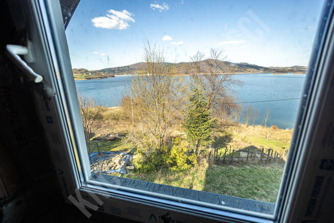 Budynki z widokiem na Jezioro Mucharskie