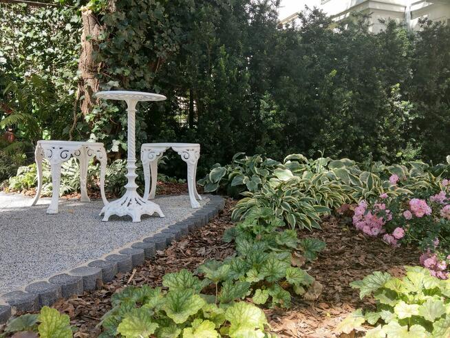 stolik kawowy żeliwny kwietnik dekoracja