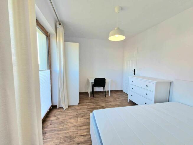 Pokój z balkonem, bez pośredników