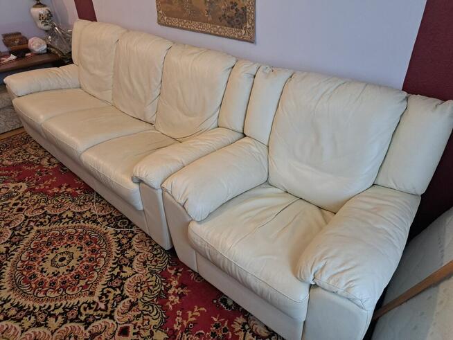 Kanapa i Fotel z pokryciem skórzanym.