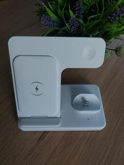 Wielofunkcyjna bezprzewodowa podstawka ładująca 3 w 1