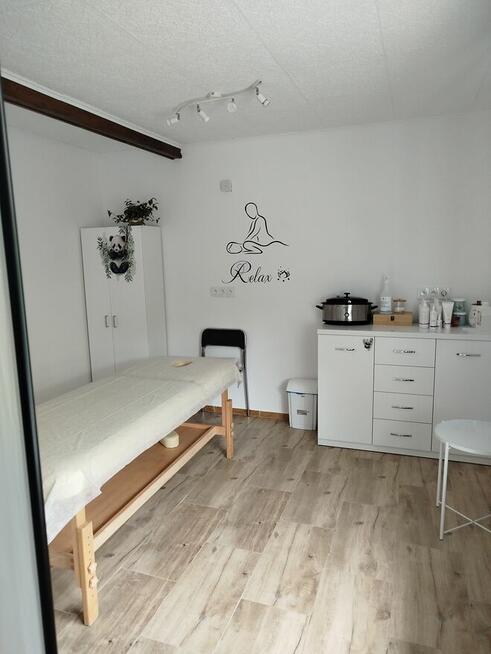 Sprzedam wyposażenie salonu masażu