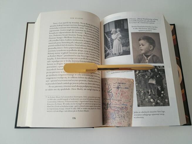 Książka „Terry Pratchett. Życie z przypisami” R. Wilkins