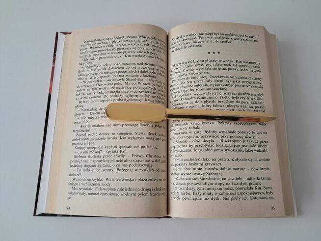 Książka „Warstwy wszechświata” T. Pratchett, do sprzedania