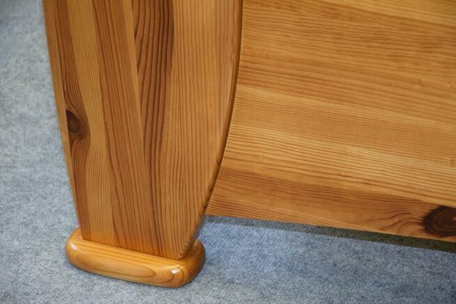 łóżko sosnowe z nowymi materacami