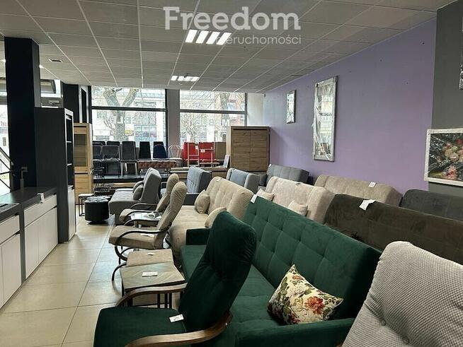 Na wynajem 3 piętra w budynku handlowo-usługowym