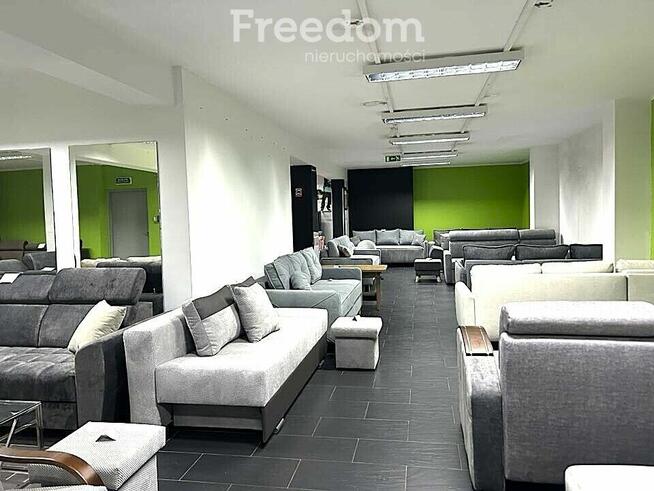 Na wynajem 3 piętra w budynku handlowo-usługowym