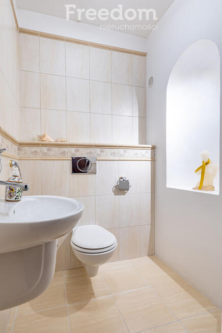 Komfortowy dom z dużą przestrzenią w Złotkowie.