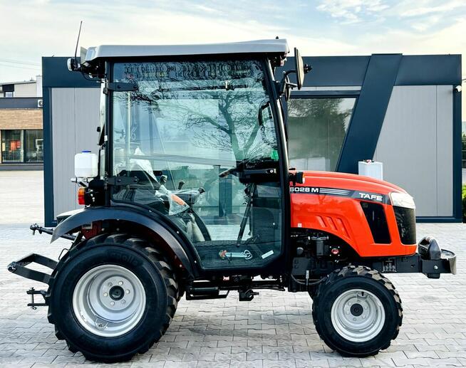 TRAKTOREK komunalny, ogrodniczy TAFE 6028, 24 KM 4x4