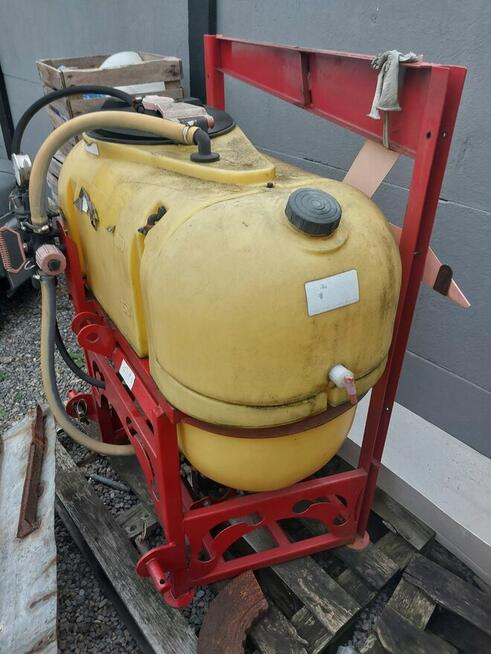 Opryskiwacz podwieszany z wentylatorem