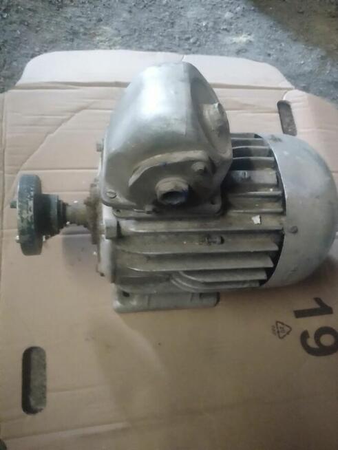 silnik 3 fazowy 380 v sprawny z pompy stan bdb polecam cana