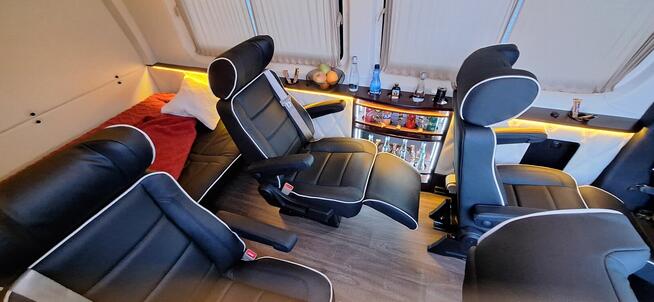 PRZEWOZY-NOWAK - Wynajem Busów Warszawa VIP z kierowcą